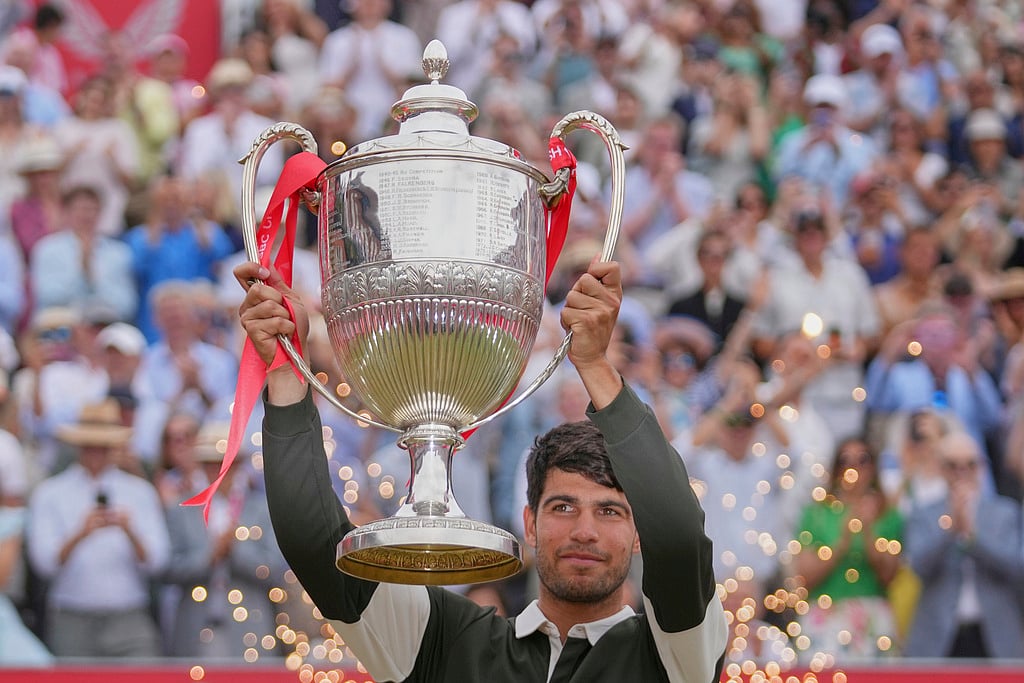 Carlos Alcaraz beats Lehecka in Queen’s Club final ahead of Wimbledon defense