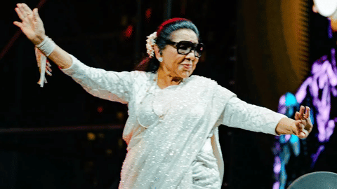Asha Bhosle Shines at 91: Performs Tauba Tauba in Dubai