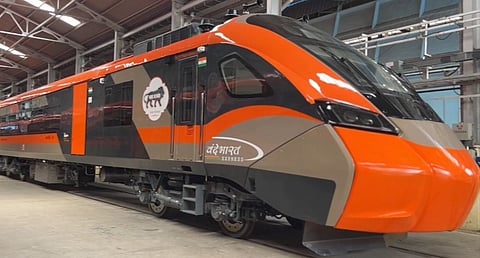 लखनऊ-मुंबई: देश की पहली AC स्लीपर वंदे भारत एक्सप्रेस