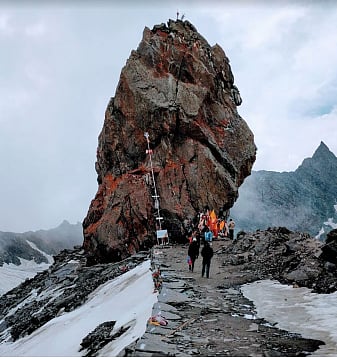 हिमालय का दिव्य अनुभव कराती श्रीखंड महादेव कैलाश यात्रा