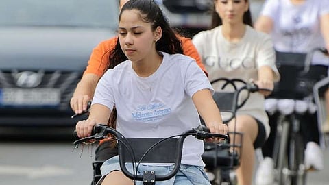 Sustainable and safe mobility:-In an increasingly climate-conscious world that recognises the importance of active transport, the Bike Bus movement has emerged as a powerful tool to promote road safety, sustainability and community. [AlphaGalileo]