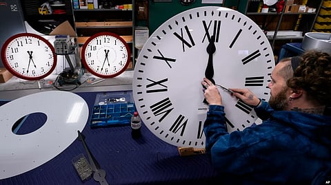 Daylight saving time: President-elect Donald Trump wants to turn the lights out on daylight saving time.[VOA]