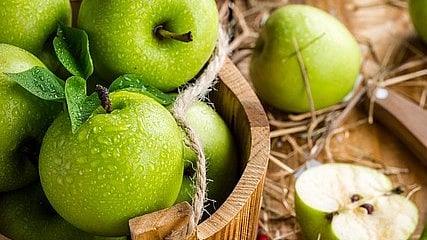 How Apples Stay Green: Plants constantly battle abiotic stresses like drought and nutrient deficiencies, which often result in chlorosis and diminished photosynthetic efficiency. [Pixabay]