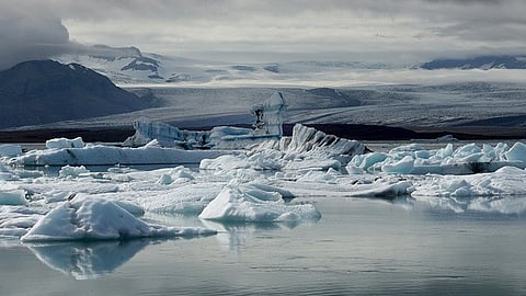 Even though ‘glacial’ is commonly used to describe extremely slow, steady movement, a new study has found that glaciers speed up and slow down on a daily [Pixabay]