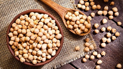 chickpeas resist diseases: In Indian farmland, chickpeas are not only an important protein source for the country’s vegetarian population [Pixabay]