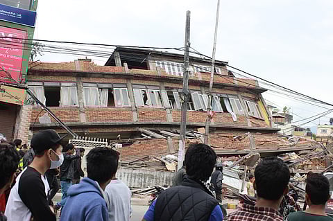 visual of earthquake causing destruction of property