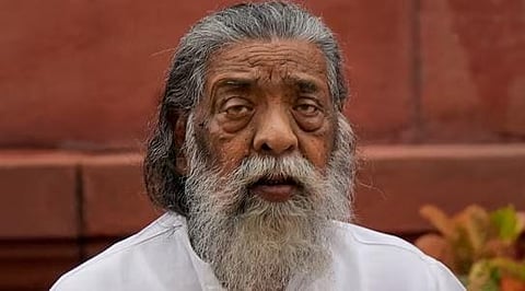 In the image the former CM of jharkhand Shibu Soren is present