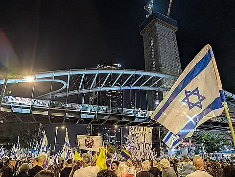 image of Israeli People demonstrating 