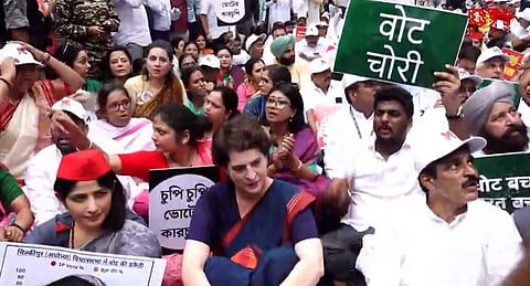 India Gandhi with other opposition party leader protesting