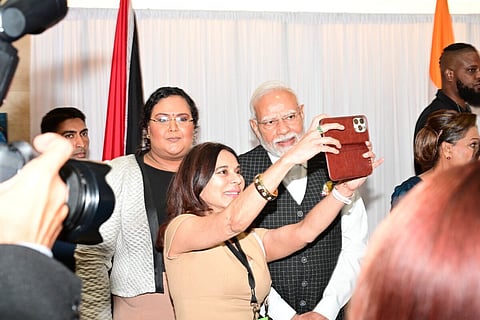 Ira Mathur taking selfie with PM Narendra Modi
