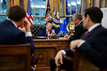 Trump meeting in white house.