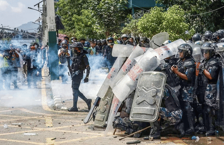  Kathmandu: Gen Z group clashes with police near the Federal Parliament building during a protest against corruption and the government’s ban on social media platforms, in Kathmandu, Nepal, on Monday, September 8, 2025
