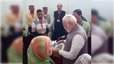PM modi with people