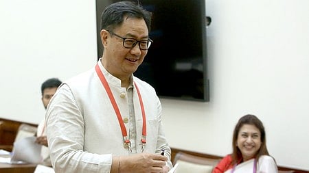  New Delhi: Union Minister Kiren Rijiju casts his vote for the Vice Presidential election 2025 at the Parliament Complex in New Delhi on Tuesday, September 09, 2025.