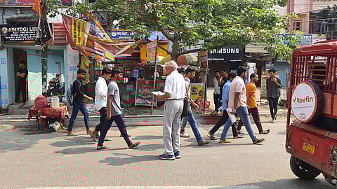 VK Tripathi distributing pamphlets in Delhi
