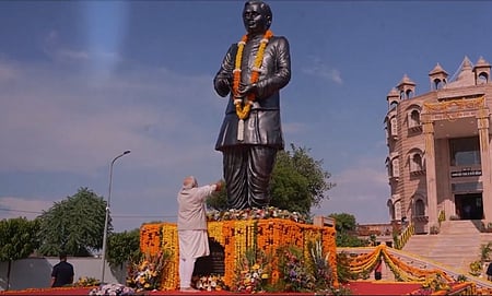 Narendra modi  and deen dayal statue