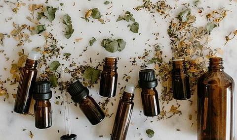 Known as the "liquid gold" of the perfume, the OUD is valuable for its rare and complex aroma - wood, smoky, and enriched with depth