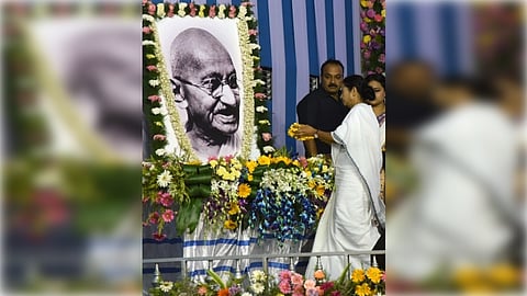 Kolkata: West Bengal Chief Minister Mamata Banerjee pays tribute to Mahatma Gandhi during a programme organised on Gandhi Jayanti in Kolkata on Oct 2, 2018. 