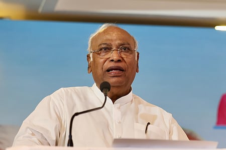Patna: Congress National President Mallikarjun Kharge addresses the 'Ati Pichra Nyay Sankalp' programme in Patna on Wednesday, September 24, 2025.
