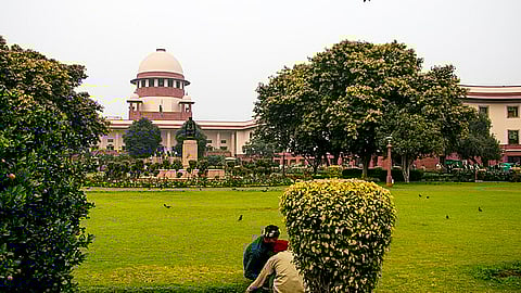 A senior member of the Supreme Court Bar Association, Rajesh Kishore, removed his shoe and attempted to throw it at the Chief Justice