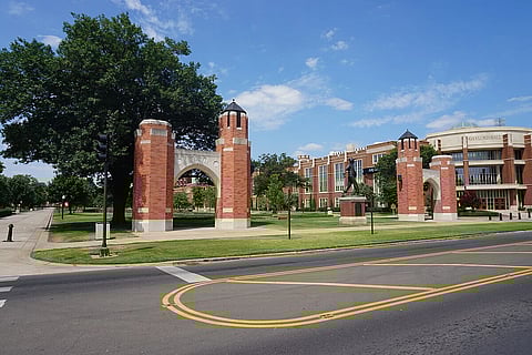 The image depicts the South Oval on the campus of the University of Oklahoma in Norman, Oklahoma (United States).