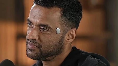 Deepinder Goyal wearing his brain blood-flow monitoring device, Temple.