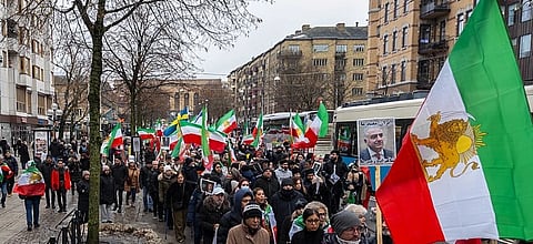 Demonstrators against the Iranian regime march on the Avenyn (Kungsportsavenyen) toward Bältespännarparken in Gothenburg, Sweden on January 17, 2026 following their gathering at Götaplatsen.