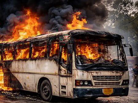 जयपुर : चलती बस में आग लगी, बाल-बाल बचे 60 यात्री