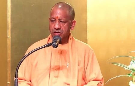 सिंगापुर-जापान का दौरा कर लौटे सीएम योगी, उद्यमियों को दिया यूपी में निवेश का न्योता