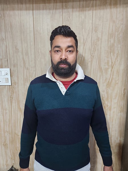 नोएडा एसटीएफ की कार्रवाई, करोड़ों रुपए के जीएसटी घोटाले में 50 हजार का इनामी अपराधी गिरफ्तार