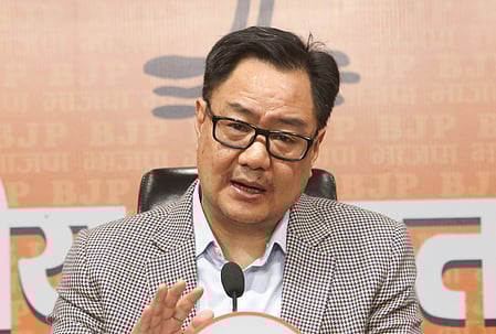 केजरीवाल-सिसोदिया के बरी होने पर किरेन रिजिजू बोले,