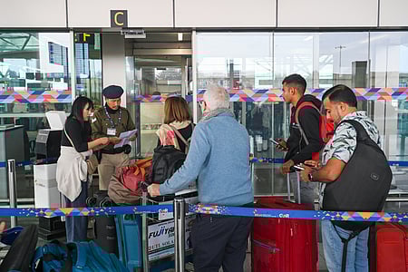 हवाई क्षेत्र बंद होने के कारण 1 मार्च को 444 उड़ानें रद्द होने की आशंका: डीजीसीए