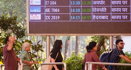 मिडिल ईस्ट तनाव के बीच भारतीयों को एफआरआरओ से संपर्क की सलाह, कई देशों के लिए एडवाइजरी जारी