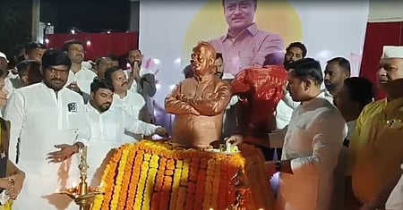 मावल के अढाले गांव के गुरुकुल विद्यालय परिसर में अजित पवार की प्रतिमा स्थापित