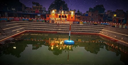 जौनपुर स्थित मां शीतला का चमत्कारी कुंड, जिसका जल पीने से खत्म हो जाती है हर पीड़ा