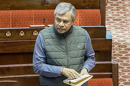 गुजरात के धोलेरा में रेल मंत्री का आश्वासन: कर्मचारियों के लिए विशेष ट्रेन और टिकट की स्पेशल व्यवस्था