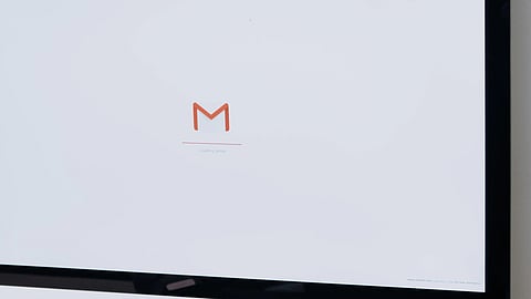 In the image a computer is shown with Mail open in it