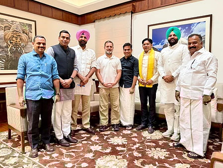 Rahul Gandhi meets Cong MPs after Lok Sabha revokes suspension