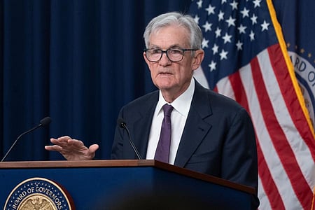 US Fed keeps interest rate unchanged, flags oil shock risks