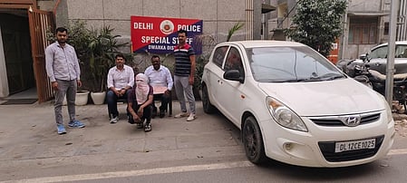 Delhi Police bust interstate illicit liquor racket; 2,000 quarters seized in Dwarka
