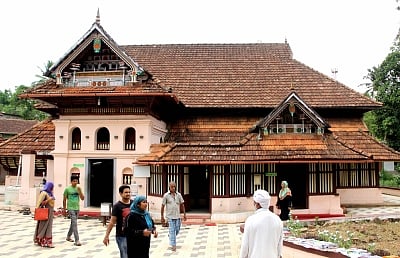 Kerala polls: Eid meets election rush as candidates reach out at Eidgahs