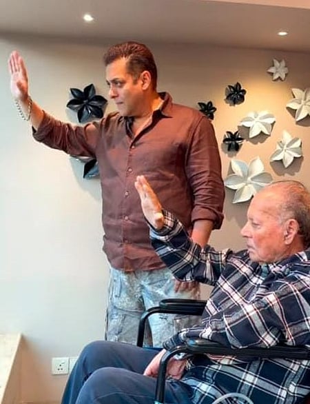 Salman Khan brings Salim Khan out to greet fans on Eid, days after his discharge from the hospital