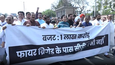 AAP MLAs protest outside Delhi Assembly over fire safety concerns despite of Rs 1 lakh crore budget