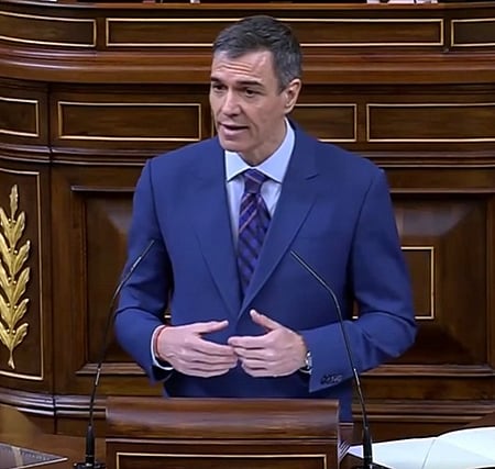 Spanish PM affirms opposition to war in Middle East, defends economic measures