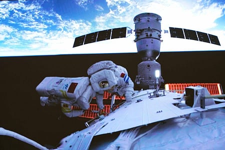 US officials, lawmakers warn of China edge in space shift