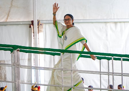 Bad weather delays CM Mamata
