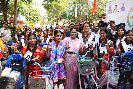 Delhi CM Gupta distributes bicycles to 1,000 schoolgirls under