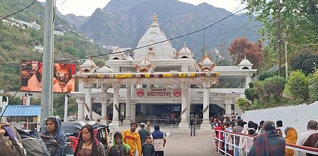 Devotees across country flock to temples for Durga Ashtami prayers