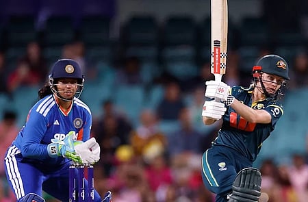 Nicola Carey aims for Women’s T20 World Cup spot after return to Australian set-up