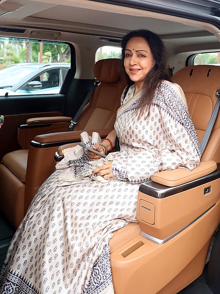 Hema Malini calls Neena Gupta
